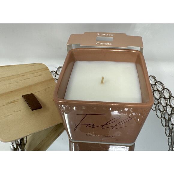 Huntington Home Fall Soy Scented Candle Amber, Leathery Guaiacwood & Sandalwood - Picture 3 of 8